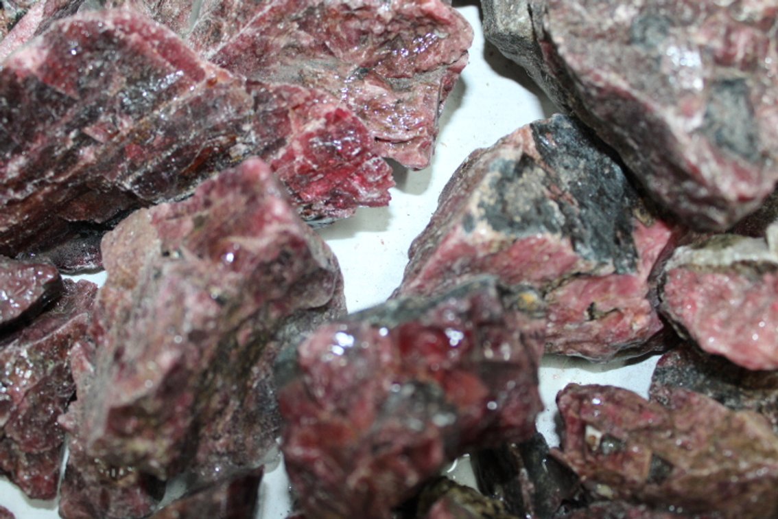 A 12 lb 9 oz flat of Rubies
