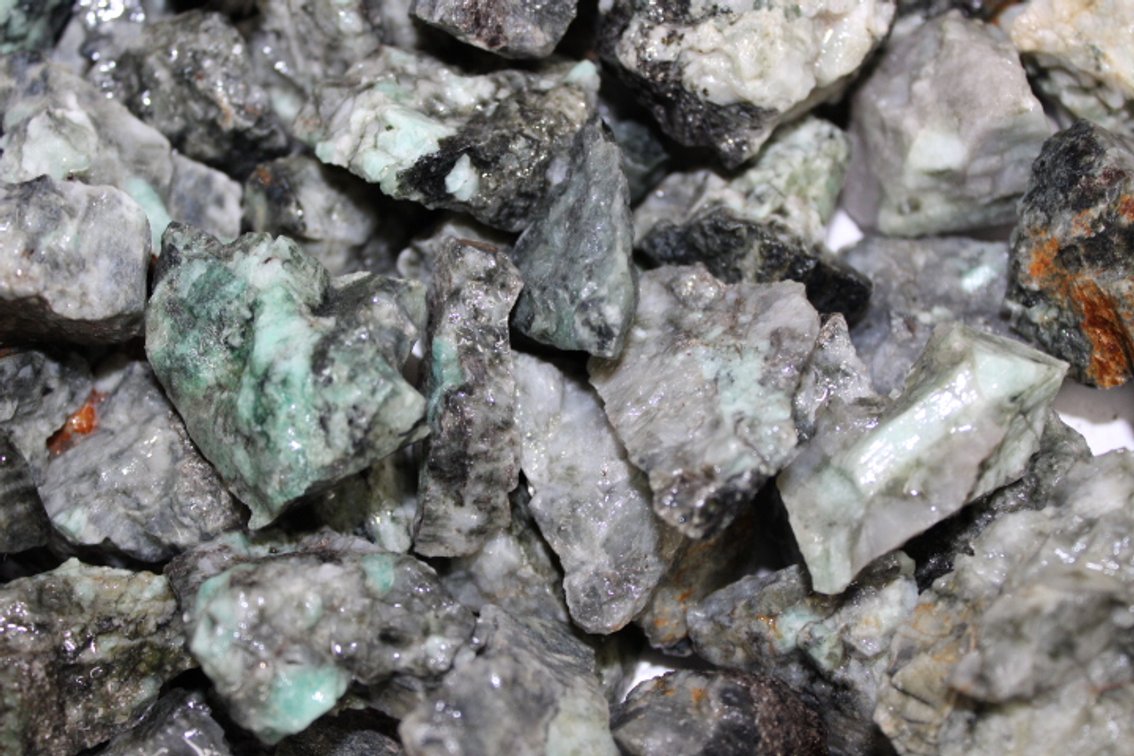 A 10 lb flat of Emeralds