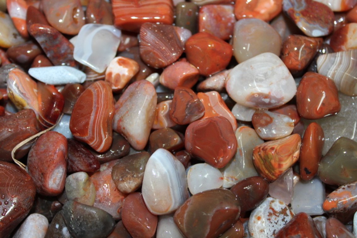 A 9 lb 7 oz flat of rough and polished Lake Superior Agates