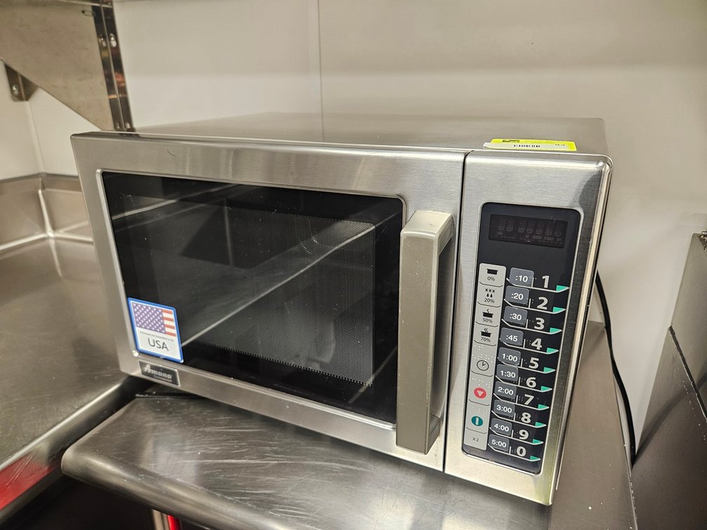Amana Commercial Microwave, Model RCS10TS, 22"x16"x14"