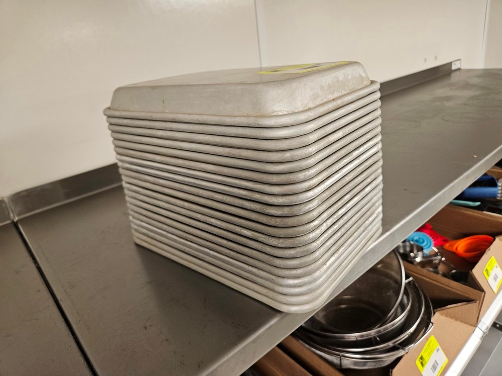 19 Aluminum Sheet Pans, 9.5"x6.5"