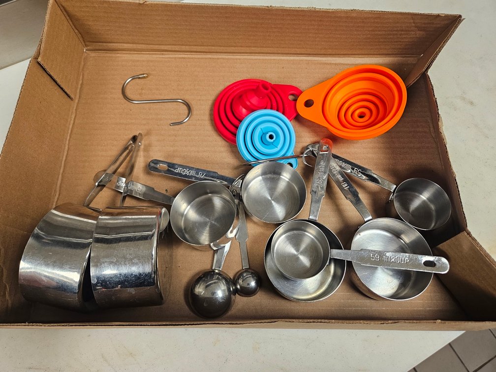 Assorted Kitchen Utensils