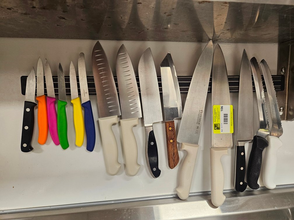 15 Assorted Kitchen Knives