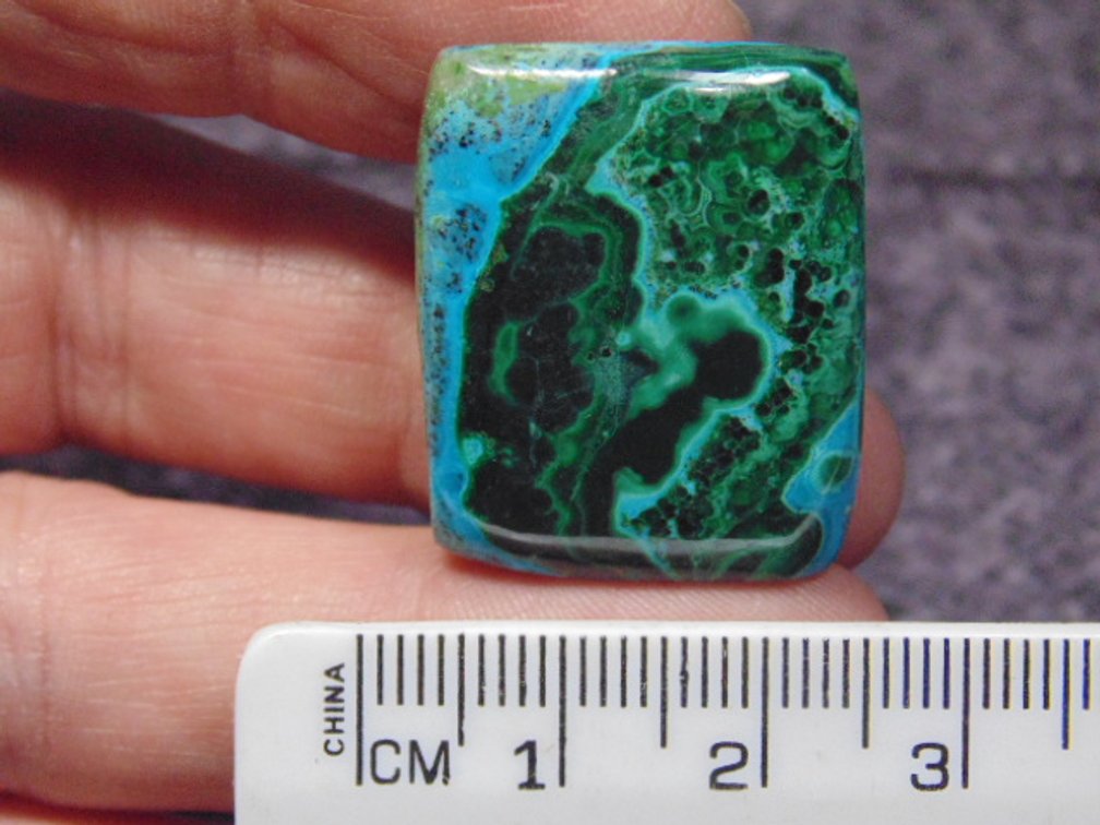 A square Malachite/Chrysocolla cab, weighs 7.7 grams