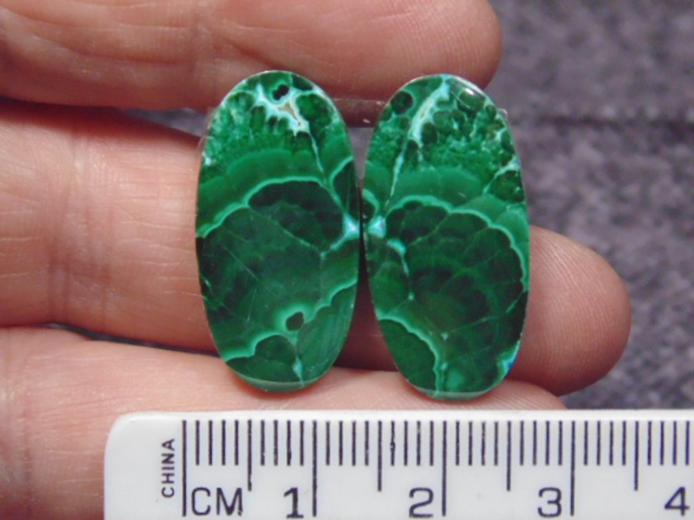 A pair of oval Malachite/Chrysocolla cabs, weighs 7.1 grams