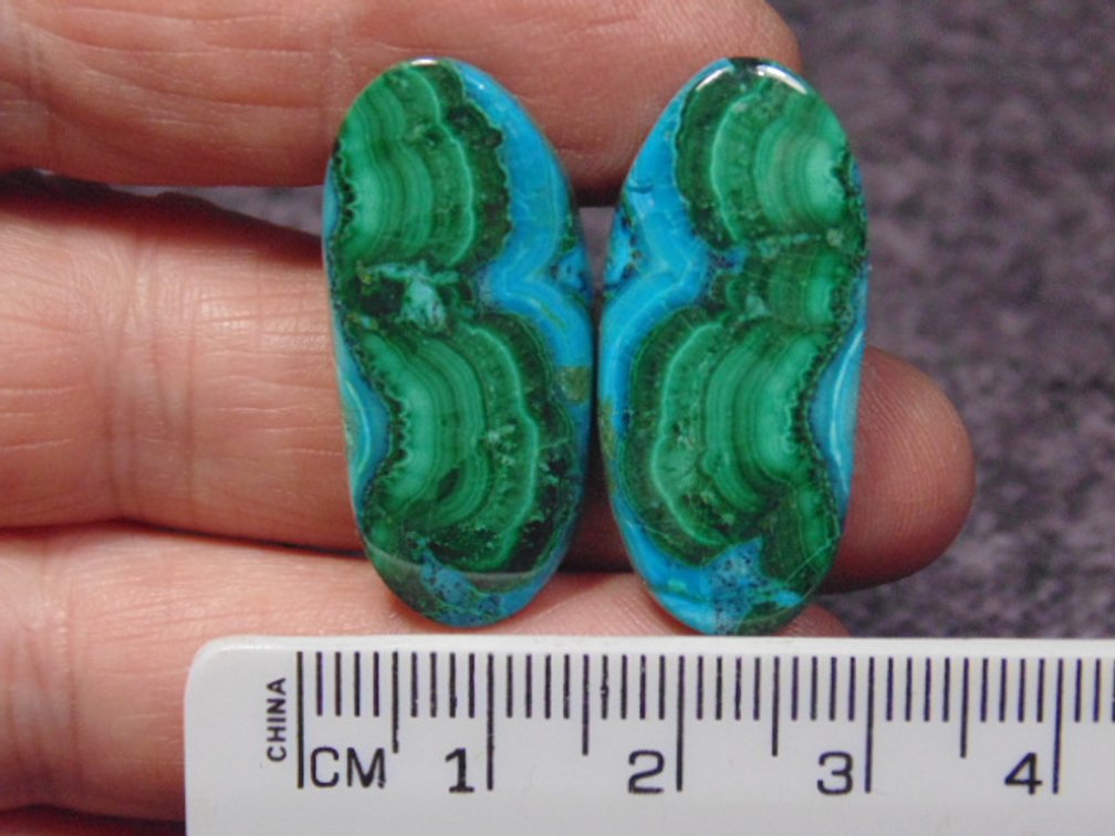 A pair of matching oval Malachite/Chrysocolla cabs, weighs 9.3 grams