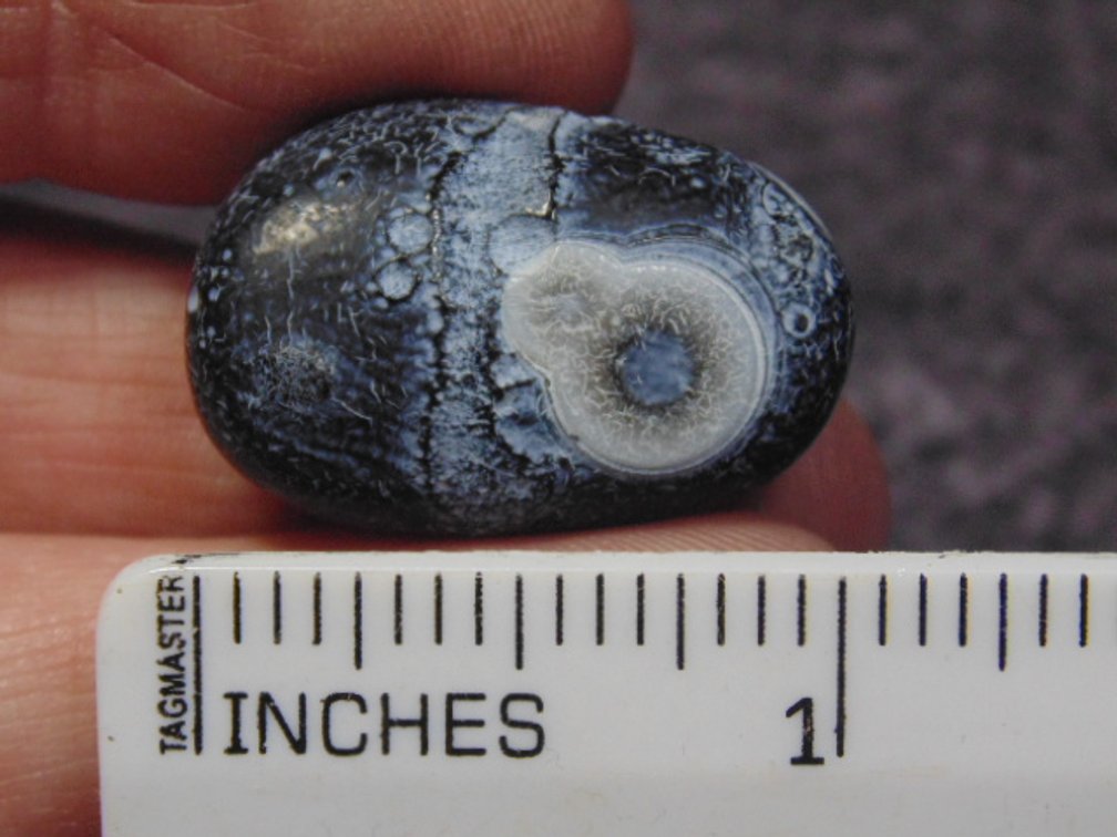 A natural Gobi Eye Agate, weighs 9.3 grams