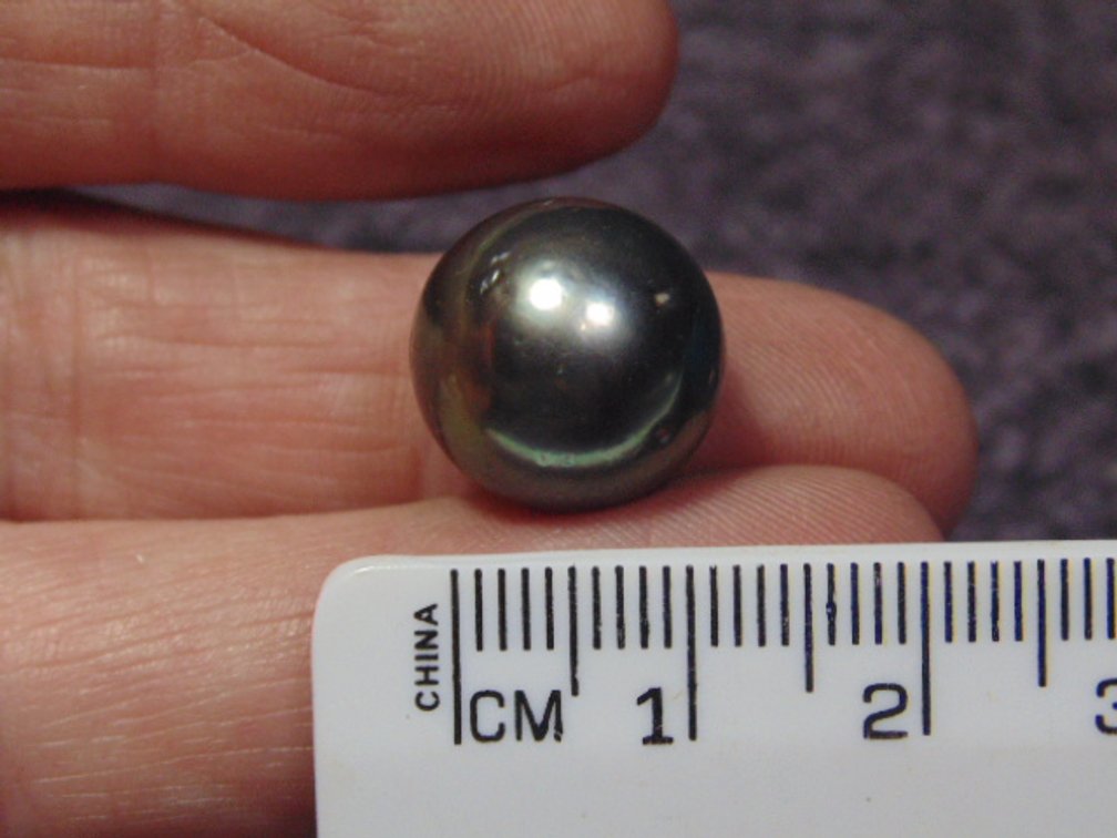 A Tahitian Pearl, weighs 4 grams