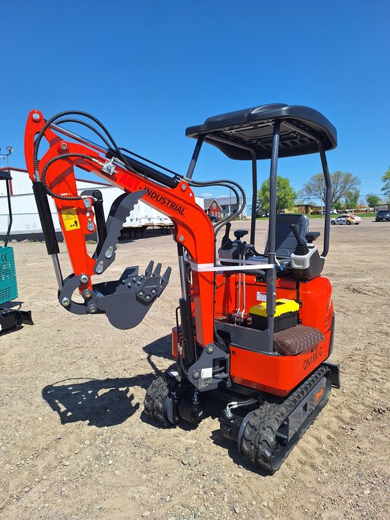 2025 AGT Mini Excavator, Model QK18K-C, Serial QK18K-C2503010001, KUBOTA 15 HP, 10.2KW, BKT, Diesel Engine with EPA, Unused