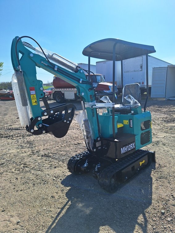 2025 AGT Mini Excavator, Model MH12RX, Serial MH12RX20250226X59, RATO, 13.5 HP, 8.6KW, Pilot System, Gasoline Engine with EPA, BKT, Unused
