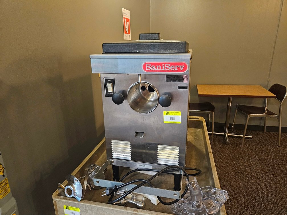 Sani Serve Soft Serve Machine, Model DF-200, Serial 11171149401, 115V
