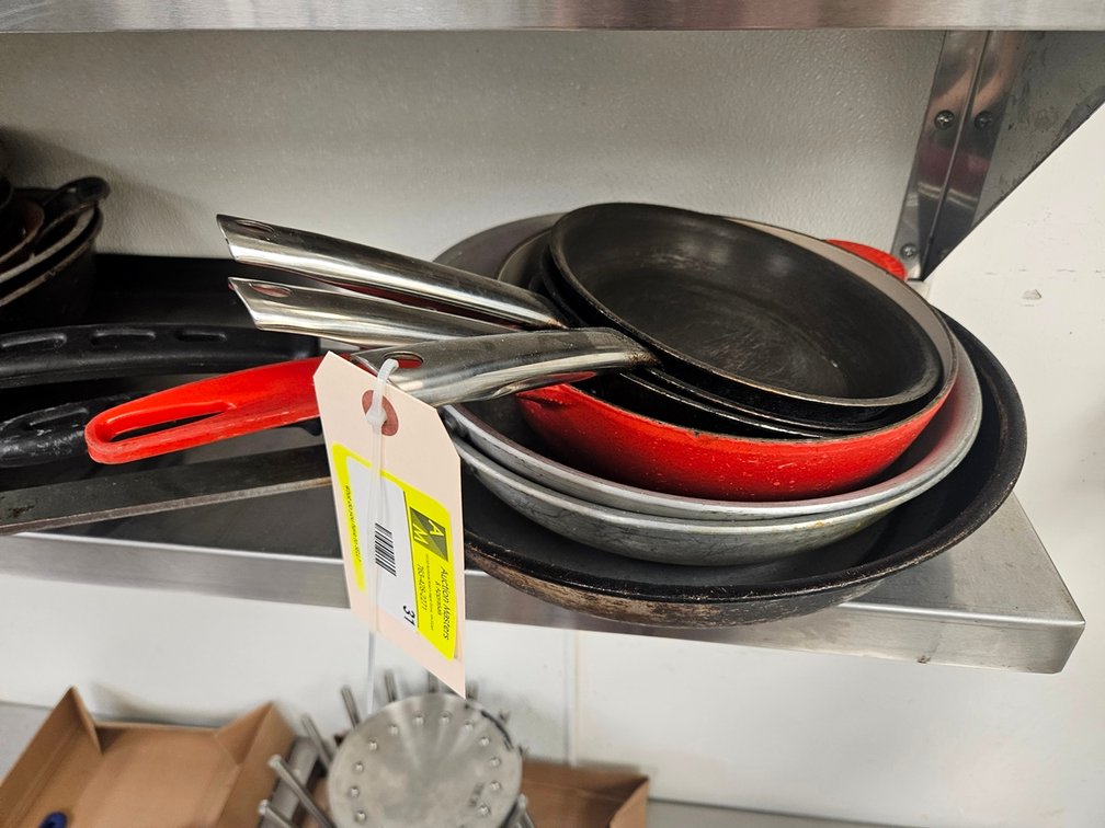 6 Assorted Frying Pans