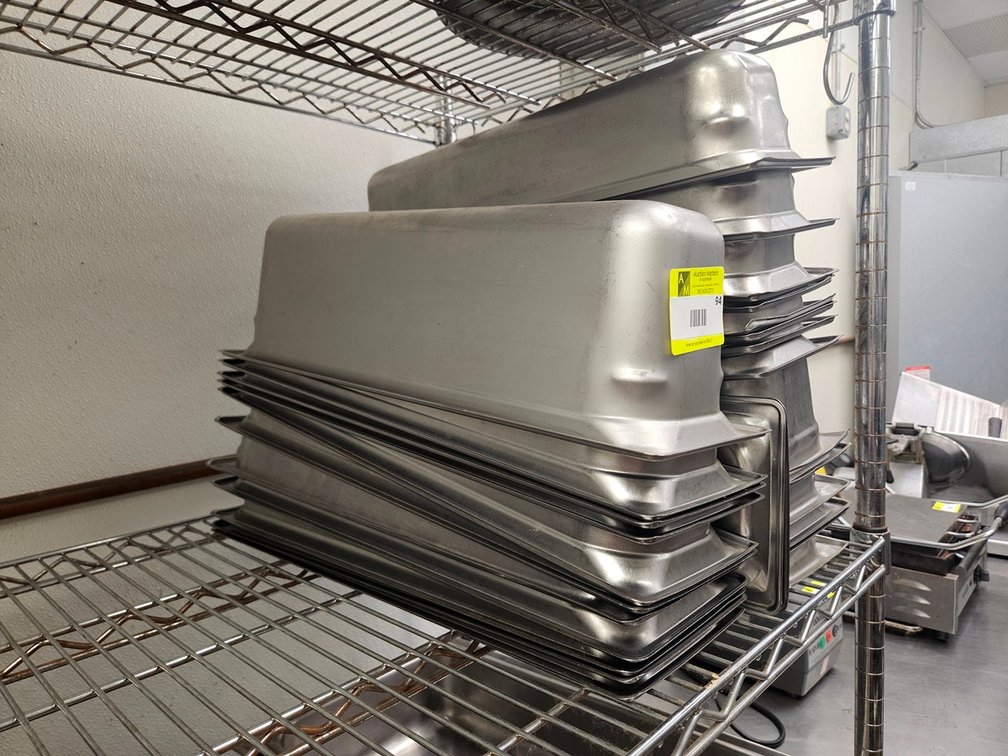 26 SS Vertical Half Pans with 2 Lids