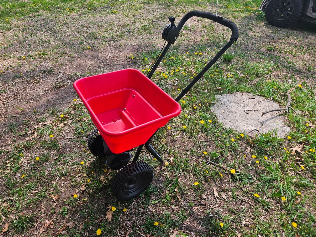 Earthway EV-N-SRED Lawn Spreader