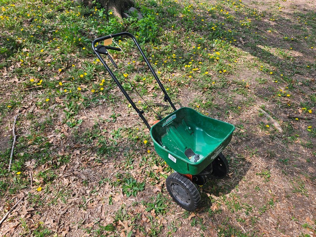 Scotts Turf Builder Edgeguard Mini Spreader