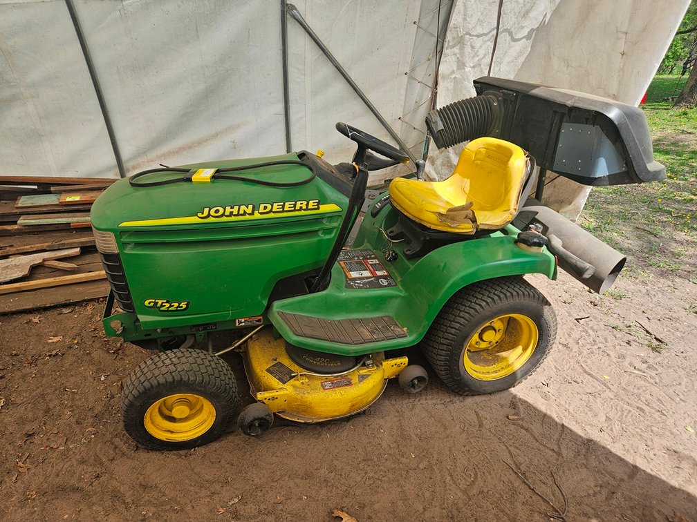 John Deere GT225 Lawn Tractor, 42" Mower Deck, Kohler 15 HP Engine