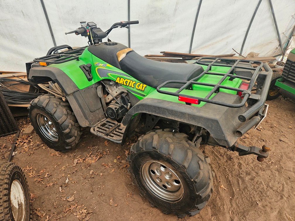 Arctic Cat 500 4-Wheeler, 4X4, Automatic, 500cc Suzuki Engine, 2534 Miles on Odometer, Runs and Drives