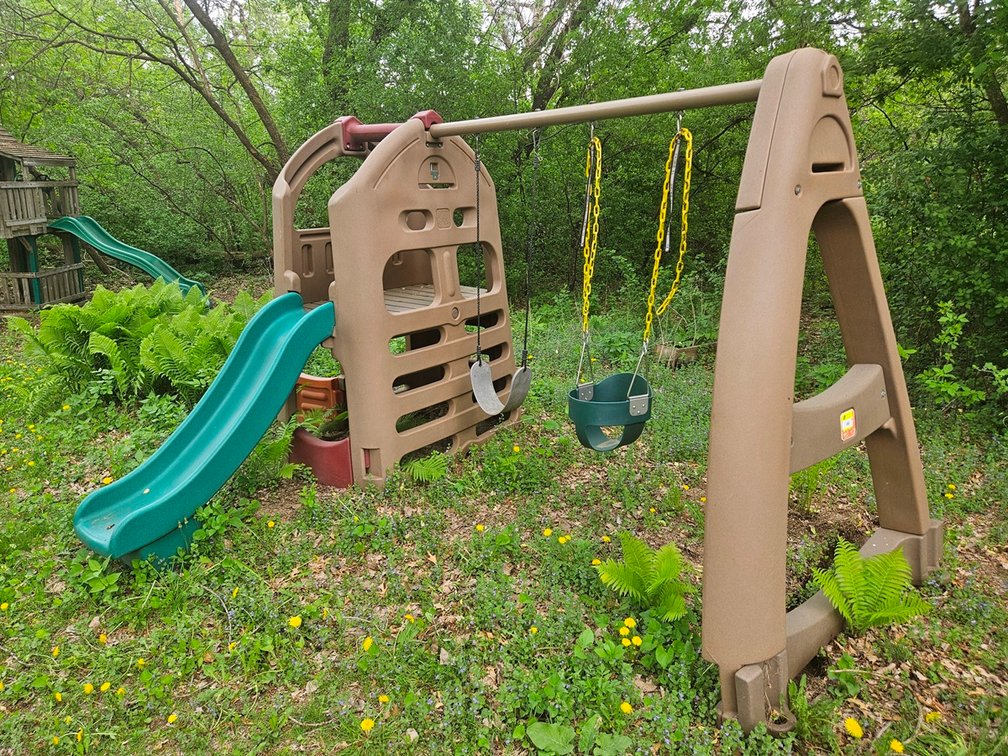 Step 2 Poly Play Structure, 2 Swings, Slide, Approx. 105"x102"x72"