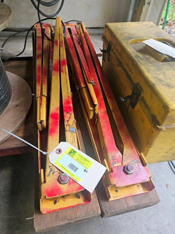 2 Folding Sawhorses