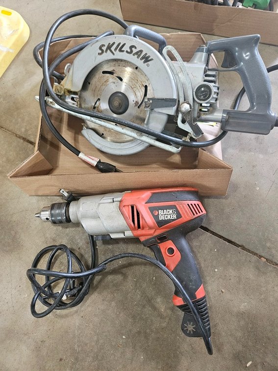 Skilsaw Wormdrive Saw, Black & Decker DR650 Drill