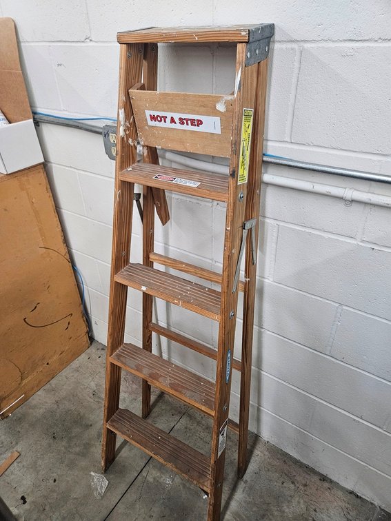 Wood 5' Step Ladder