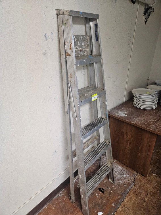 Aluminum 6' Step Ladder