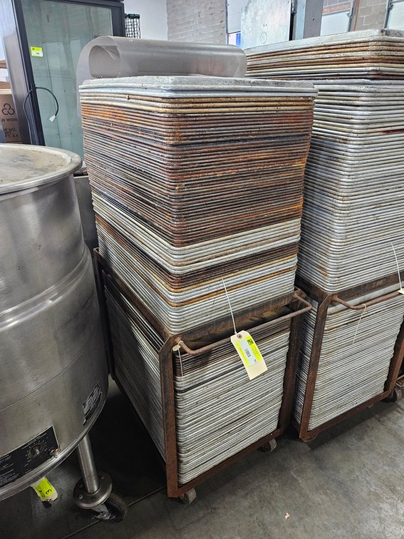 Approx. 150 Sheet Pans with Cart
