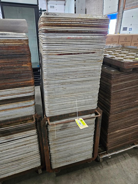 Approx. 160 Sheet Pans with Cart
