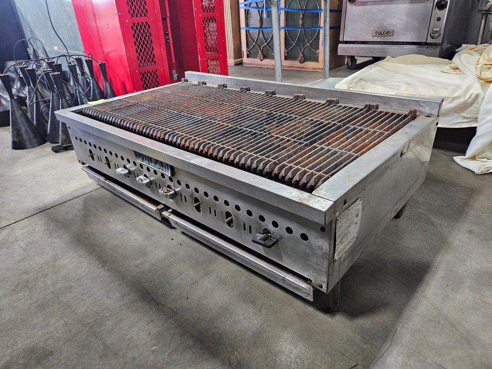 Vulcan Char Grill, Gas, 47"x28"x13"