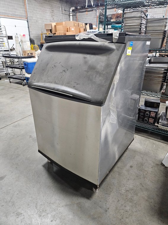 Manitowoc Ice Bin, ModelB570, 30"x34"x50"