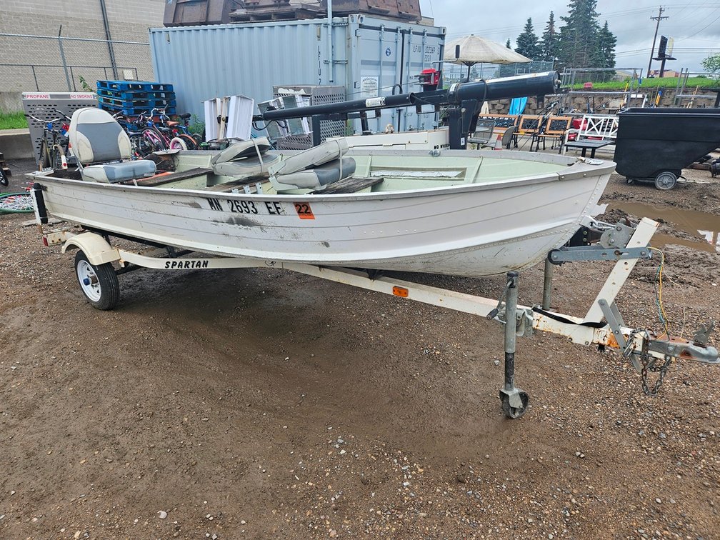1970 Starcraft 14' Aluminum Boat with Evinrude Fisherman 6 HP Motor