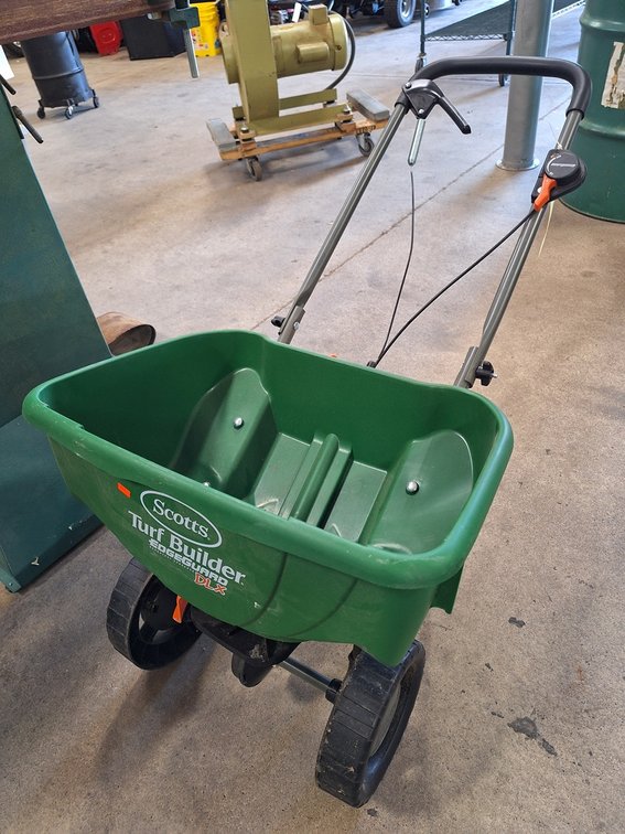 Scotts Turf Builder Edge Guard Spreader