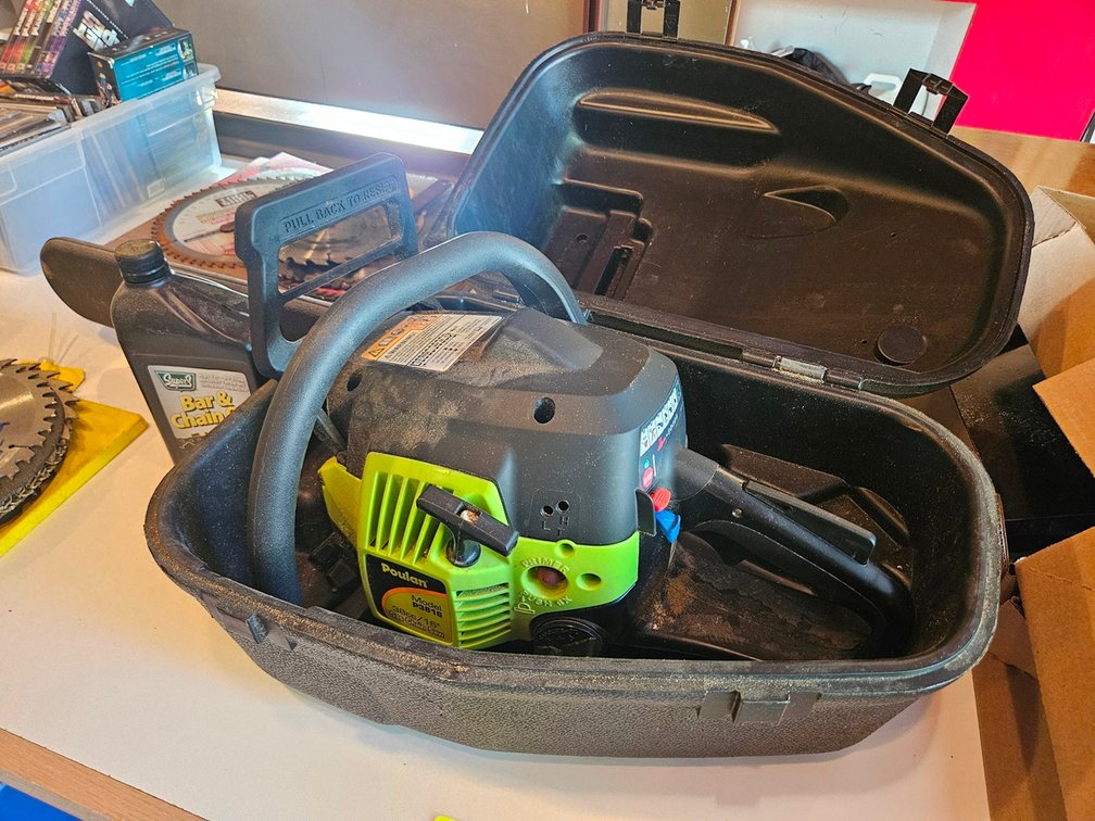 Poulan 16" Gas Chainsaw, Model P3816