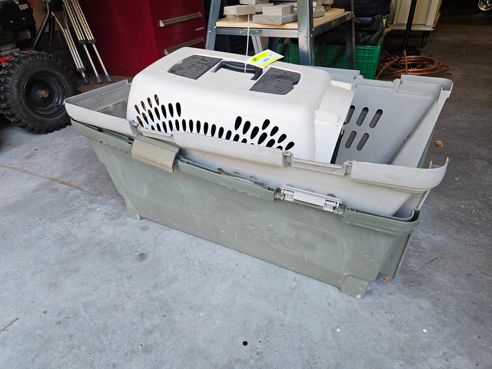 2 Assorted Pet Kennels