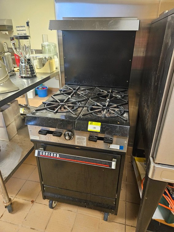 Garland 4 Burner/Oven on Wheels, Nat. Gas, 24"x32"x60"