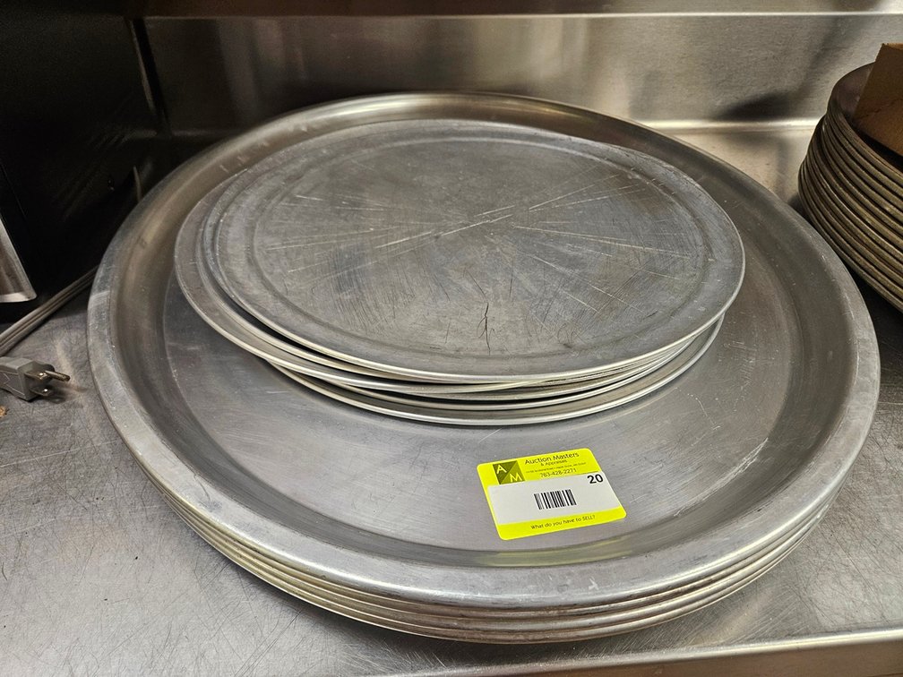Assorted Aluminum Pans/Trays, 9 - 16" and 4 - 28" Oval