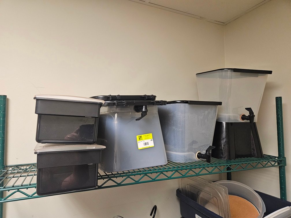 3 Beverage Dispensers, 2 Condiment Bins