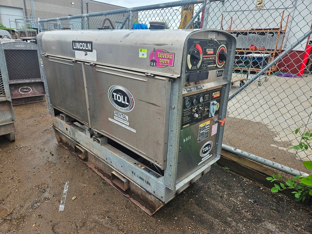 Lincoln Electric Shield-Arc SAE-400 Severe Duty Diesel Generator, Serial C1060900716, 3038.7 Hours on Meter