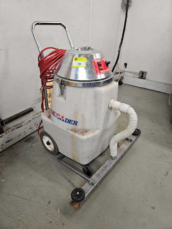 Crusader Wet/Dry Broom Vac, Model 5-105, Serial 6055, 115V