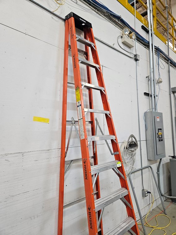 Husky Fiberglass 10' Step Ladder