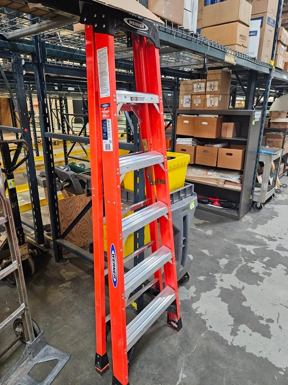 Werner Fiberglass 6' Step Ladder