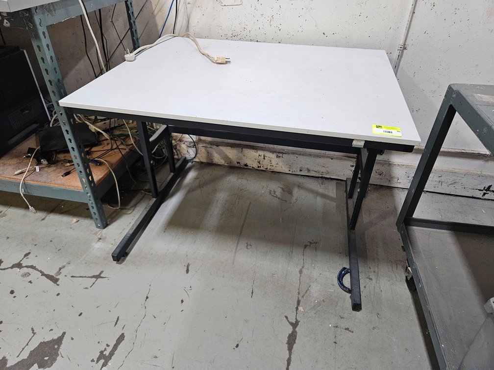 Table, 39"x32"x29"