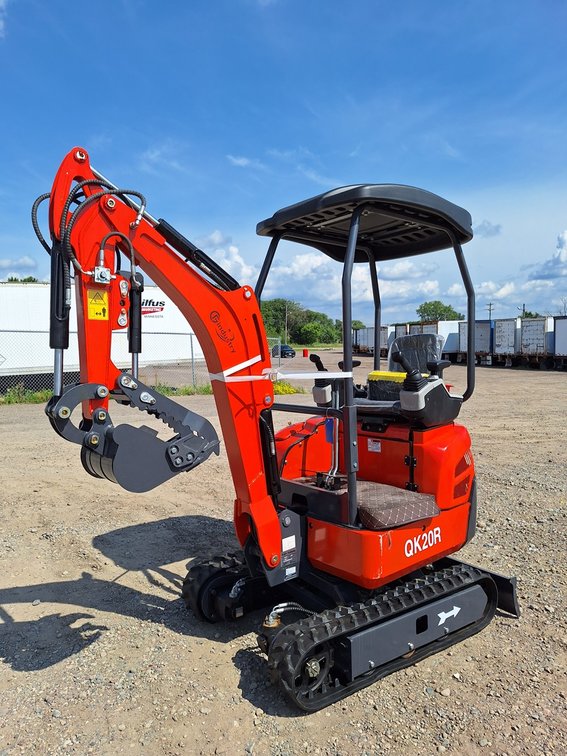 2025 CFG Mini Excavator, Model QK20R, Serial QK20R202502070230, RATO, 23HP, 16.8KW, Gasoline Engine with EPA, Bkt, 2 Cylinders, Side Swing, Unused