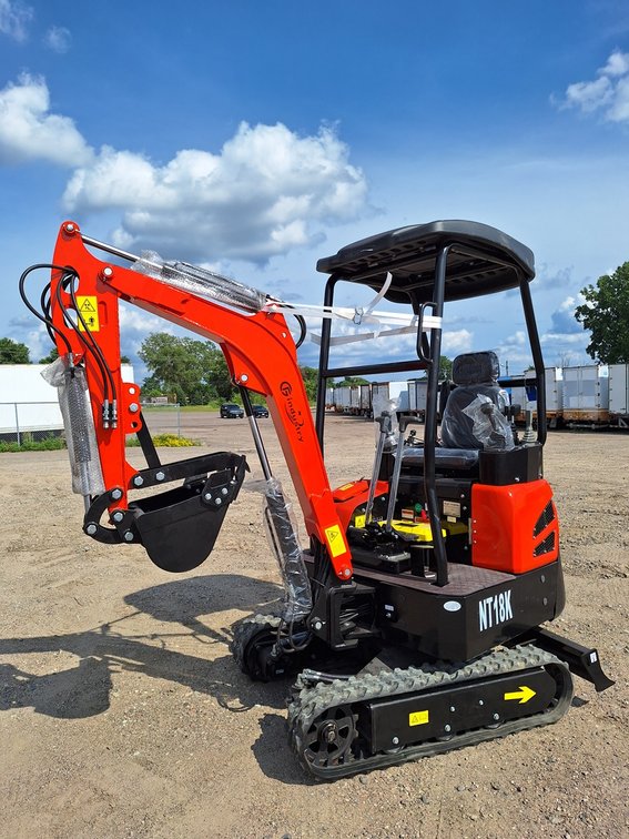 2025 CFG Mini Excavator, Model NT18K, Serial NT18K2025Q0502057, Kubota 15HP, 10.2KW, Diesel Engine with EPA, Bkt, Unused
