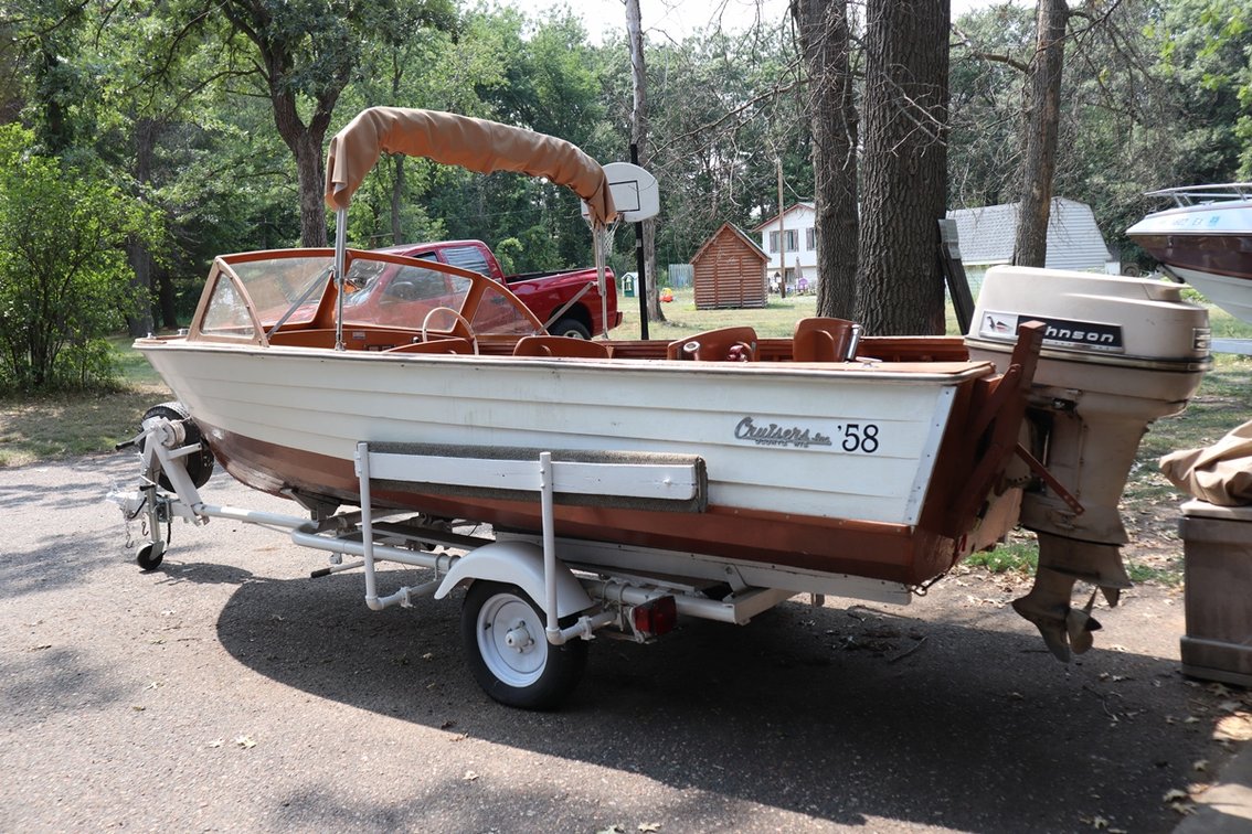 1958 Cruiser 17' Runabout