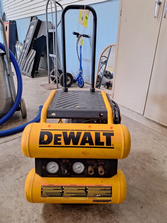 Dewalt D55154 4 Gallon Air Compressor (not operational)