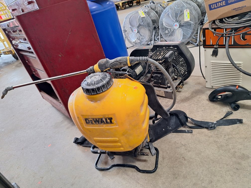 Dewalt 20V 4 Gallon Backpack Sprayer Kit