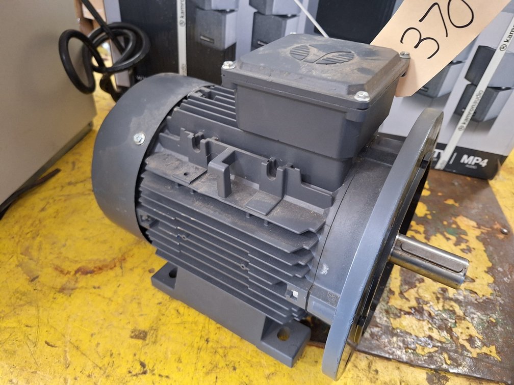 Tech Top Industrial Electric Motor Inverter, Model MTP100LA4D, 460V, 1760 RPM
