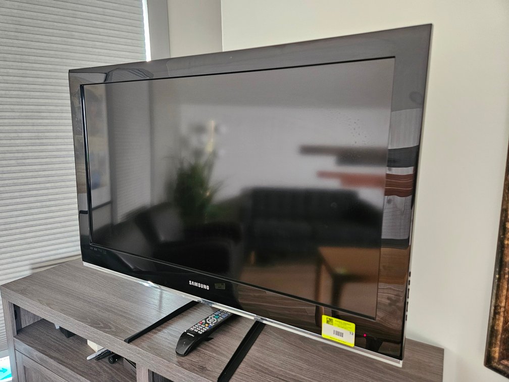 Samsung 40" TV, Model LN40B530P7FXZA