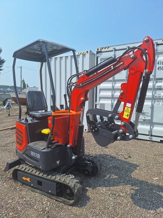 2025 CFG Mini Excavator, Model MX15R, Serial MX15R2025J0000073, RATO, 15HP, 9.7KW, Gasoline Engine with EPA, Bkt, Unused